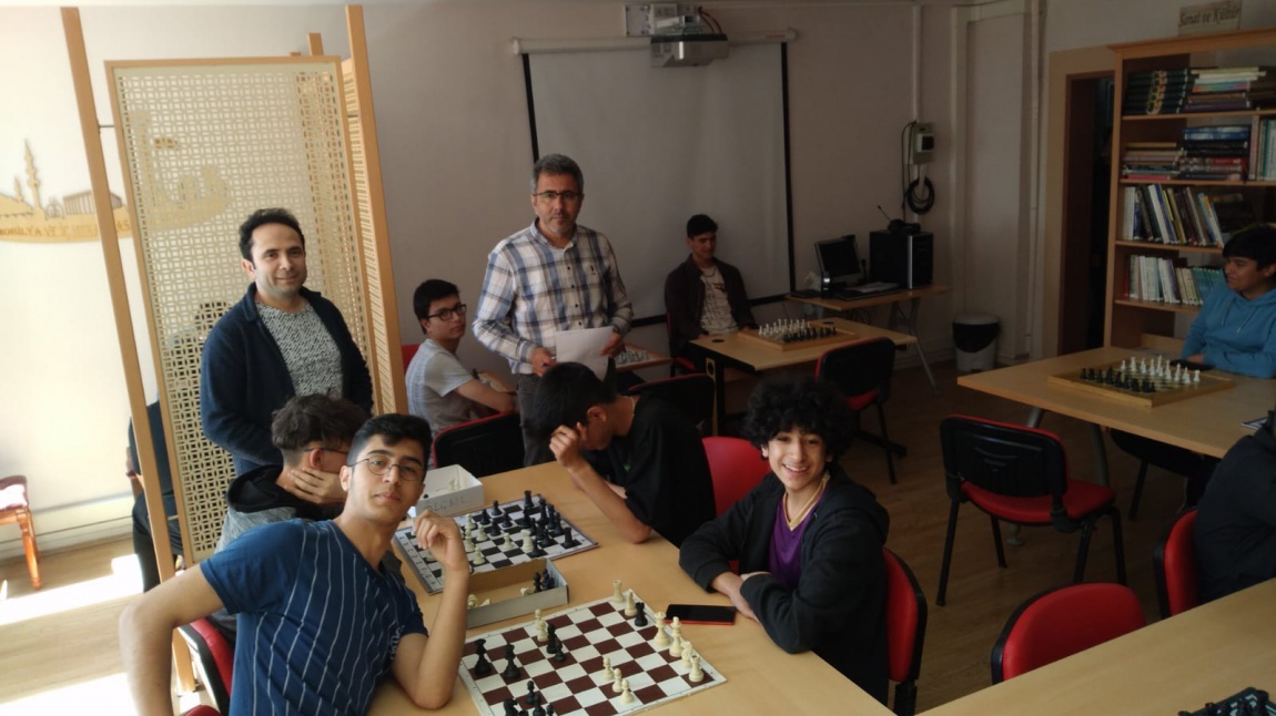 Okulumuzda Düzenlenen Satranç Turnuvası Başladı