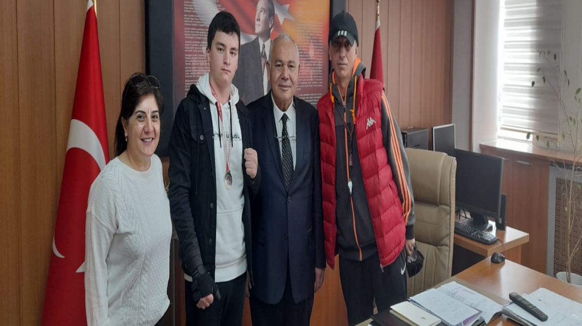 Türkiye Gençler Kick Boks Turnuvasında Öğrencimizin Büyük Başarısı